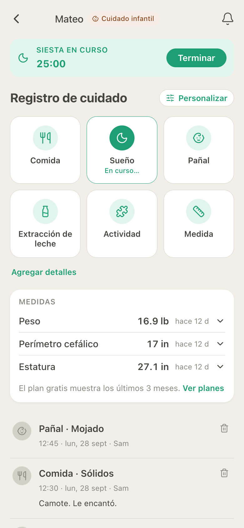 Registro de cuidado de HuddleCare para el bebé Mateo: una siesta en curso de 25 minutos, botones de comida, sueño, pañal, extracción de leche, actividad y medida, y los pañales y comidas de hoy