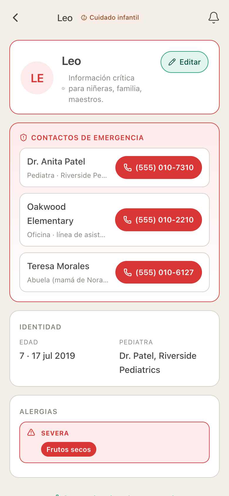 Tarjeta de emergencia de HuddleCare para Leo: números con llamada en un toque de la Dra. Anita Patel, Oakwood Elementary y la abuela Teresa, su edad y su pediatra, y una alergia severa a los frutos secos